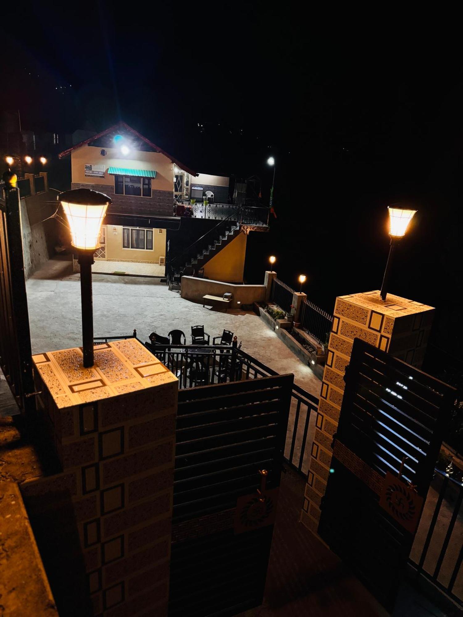 Aditya Homestay 댈하우지 외부 사진