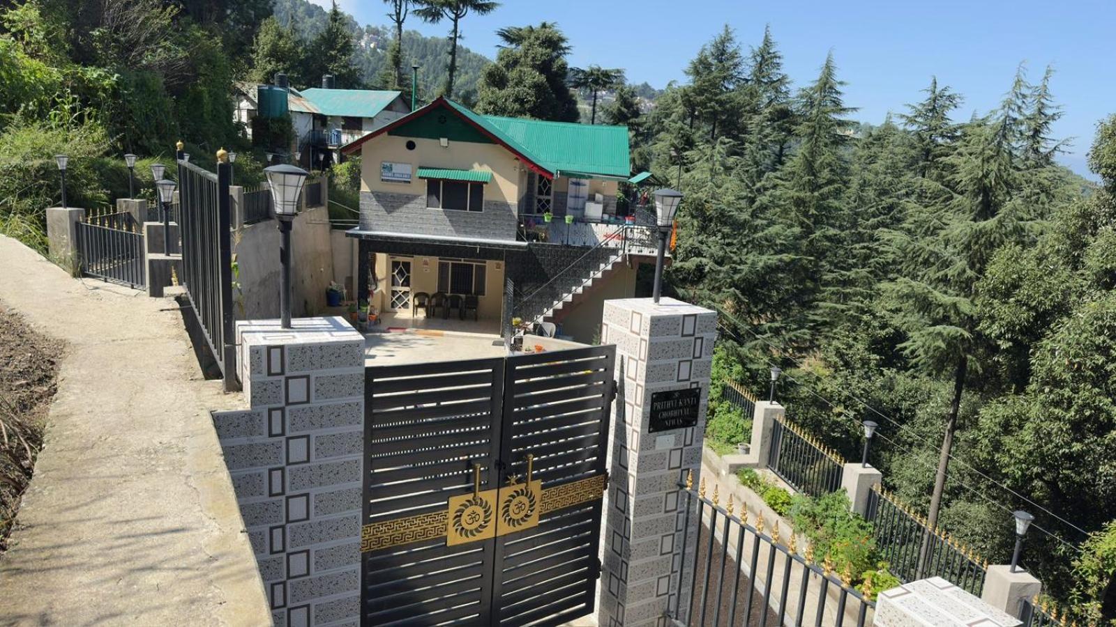 Aditya Homestay 댈하우지 외부 사진