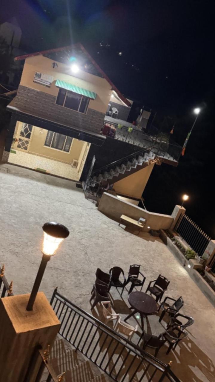 Aditya Homestay 댈하우지 외부 사진