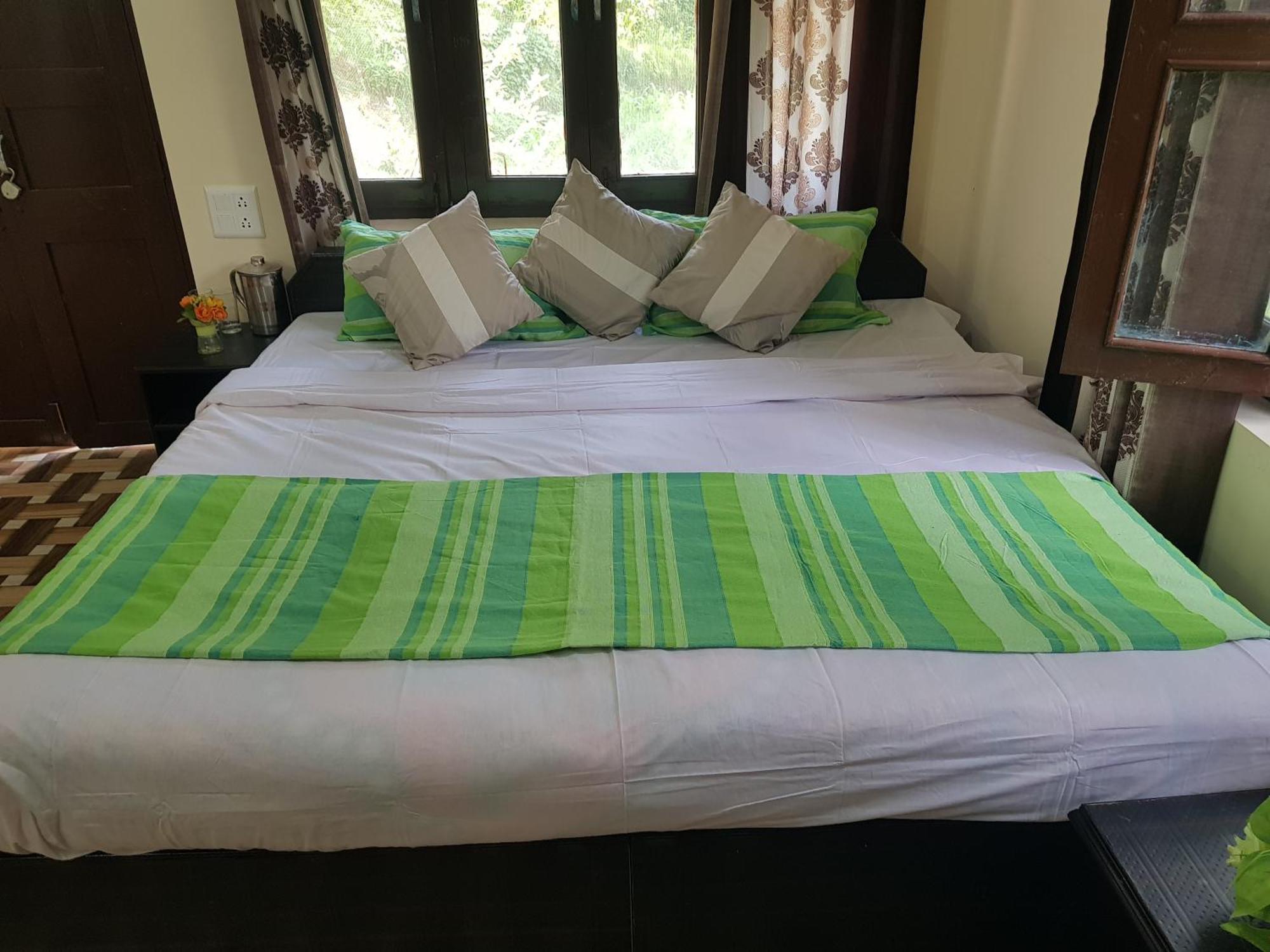 Aditya Homestay 댈하우지 외부 사진