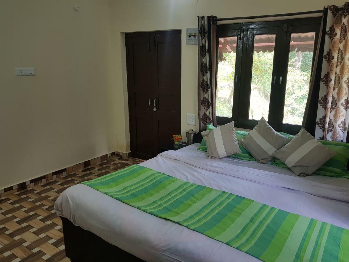 Aditya Homestay 댈하우지 외부 사진